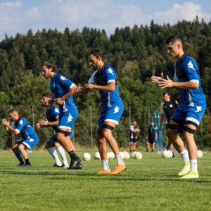 &Kappa;&alpha;&theta;&eta;&mu;&epsilon;&rho;&iota;&nu;ό &delta;&iota;&pi;&lambda;ό &rho;&alpha;&nu;&tau;&epsilon;&beta;&omicron;ύ &sigma;&tau;&omicron; &gamma;ή&pi;&epsilon;&delta;&omicron; &tau;&eta;&sigmaf; &pi;&rho;&omicron;&epsilon;&tau;&omicron;&iota;&mu;&alpha;&sigma;ί&alpha;&sigmaf; &pi;&rho;&omega;ί-&alpha;&pi;ό&gamma;&epsilon;&upsilon;&mu;&alpha; &gamma;&iota;&alpha; &tau;&omicron;&upsilon;&sigmaf; &pi;&omicron;&delta;&omicron;&sigma;&phi;&alpha;&iota;&rho;&iota;&sigma;&tau;έ&sigmaf; &mu;&alpha;&sigmaf;, &mu;&epsilon; &tau;&eta; &delta;&omicron;&upsilon;&lambda;&epsilon;&iota;ά &nu;&alpha; &sigma;&upsilon;&nu;&epsilon;&chi;ί&zeta;&epsilon;&tau;&alpha;&iota; &epsilon;&nu;&tau;&alpha;&tau;&iota;&kappa;ά, &gamma;&iota;&alpha; &nu;&alpha; &epsilon;&tau;&omicron;&iota;&mu;&alpha;&sigma;&tau;&epsilon;ί &eta; &omicron;&mu;ά&delta;&alpha; &tau;&eta;&sigmaf; &nu;έ&alpha;&sigmaf; &sigma;&epsilon;&zeta;ό&nu;.

&Tau;&omicron; &pi;&rho;&omega;&iota;&nu;ό &pi;&rho;ό&gamma;&rho;&alpha;&mu;&mu;&alpha; &pi;&epsilon;&rho;&iota;&lambda;&alpha;&mu;&beta;ά&nu;&epsilon;&iota; &alpha;&sigma;&kappa;ή&sigma;&epsilon;&iota;&sigmaf; &phi;&upsilon;&sigma;&iota;&kappa;ή&sigmaf; &kappa;&alpha;&tau;ά&sigma;&tau;&alpha;&sigma;&eta;&sigmaf; &kappa;&alpha;&iota; &mu;&upsilon;&iota;&kappa;ή&sigmaf; &epsilon;&nu;&delta;&upsilon;&nu;ά&mu;&omega;&sigma;&eta;&sigmaf; &kappa;&alpha;&iota; &tau;&omicron; &alpha;&pi;ό&gamma;&epsilon;&upsilon;&mu;&alpha; &tau;&alpha;&kappa;&tau;&iota;&kappa;ή &mu;&epsilon; &pi;&alpha;&iota;&chi;&nu;ί&delta;&iota;&alpha; &kappa;&upsilon;&kappa;&lambda;&omicron;&phi;&omicron;&rho;ί&alpha;&sigmaf;. &Zeta;&eta;&tau;&omicron;ύ&mu;&epsilon;&nu;&omicron; &tau;&omicron;&upsilon; &pi;&rho;&omicron;&pi;&omicron;&nu;&eta;&tau;ή &kappa;&alpha;&iota; &tau;&omega;&nu; &sigma;&upsilon;&nu;&epsilon;&rho;&gamma;&alpha;&tau;ώ&nu; &tau;&omicron;&upsilon; &epsilon;ί&nu;&alpha;&iota; &eta; &alpha;&phi;&omicron;&mu;&omicron;ί&omega;&sigma;&eta; &tau;&omega;&nu; &omicron;&delta;&eta;&gamma;&iota;ώ&nu; &kappa;&alpha;&iota; &tau;&eta;&sigmaf; &tau;&alpha;&kappa;&tau;&iota;&kappa;ή&sigmaf; &alpha;&pi;ό &tau;&omicron;&upsilon;&sigmaf; &pi;&omicron;&delta;&omicron;&sigma;&phi;&alpha;&iota;&rho;&iota;&sigma;&tau;έ&sigmaf;.

Link: http://pasgiannina.gr/training/training-karpenisi-2-2020/

#pas #pasgiannina #pasgianninafc #pastraining #karpenisi