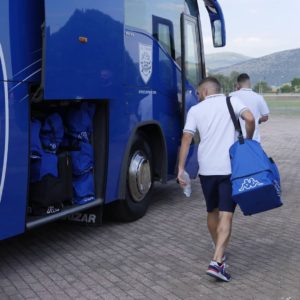 &Sigma;ή&mu;&epsilon;&rho;&alpha; &tau;&omicron; &pi;&rho;&omega;ί &alpha;&nu;&alpha;&chi;ώ&rho;&eta;&sigma;&epsilon; &eta; &alpha;&pi;&omicron;&sigma;&tau;&omicron;&lambda;ή &tau;&eta;&sigmaf; &omicron;&mu;ά&delta;&alpha;&sigmaf;, &mu;&epsilon; &pi;&rho;&omicron;&omicron;&rho;&iota;&sigma;&mu;ό &tau;&omicron; &Kappa;&alpha;&rho;&pi;&epsilon;&nu;ή&sigma;&iota; &kappa;&alpha;&iota; &tau;&eta;&nu; &kappa;&alpha;&lambda;&omicron;&kappa;&alpha;&iota;&rho;&iota;&nu;ή &tau;&eta;&sigmaf; &pi;&rho;&omicron;&epsilon;&tau;&omicron;&iota;&mu;&alpha;&sigma;ί&alpha;.

&Eta; &alpha;&pi;&omicron;&sigma;&tau;&omicron;&lambda;ή &tau;&eta;&sigmaf; &omicron;&mu;ά&delta;&alpha;&sigmaf; &mu;&alpha;&sigmaf; &alpha;&pi;&omicron;&tau;&epsilon;&lambda;&epsilon;ί&tau;&alpha;&iota; &alpha;&pi;ό &tau;&omicron;&upsilon;&sigmaf;:

&Chi;&Omicron;&Upsilon;&Tau;&Epsilon;&Sigma;&Iota;&Omega;&Tau;&Eta;, &Gamma;&Iota;&Alpha;&Nu;&Nu;&Iota;&Kappa;&Omicron;&Gamma;&Lambda;&Omicron;&Upsilon;, &Mu;&Pi;&Omicron;&Tau;&Sigma;&Alpha;&Rho;&Eta;, &Kappa;&Alpha;&Rho;&Tau;&Alpha;&Lambda;&Eta;, &Pi;&Alpha;&Mu;&Lambda;&Iota;&Delta;&Eta;, CASTRO, KRIZMAN, &Lambda;&Omega;&Lambda;&Eta;, &Pi;&Alpha;&Nu;&Omicron;&Upsilon;&Rho;&Gamma;&Iota;&Alpha;, NAUMETS, &Lambda;&Iota;&Alpha;&Sigma;&Omicron;, &Pi;&Eta;&Lambda;&Iota;&Omicron;, &Sigma;&Alpha;&Lambda;&Iota;&Alpha;&Kappa;&Alpha;, &Omicron;&Iota;&Kappa;&Omicron;&Nu;&Omicron;&Mu;&Omicron;&Pi;&Omicron;&Upsilon;&Lambda;&Omicron;, LEO, &Gamma;&Rho;&Omicron;&Sigma;&Delta;&Alpha;&Nu;&Eta;, &Epsilon;&Lambda;&Epsilon;&Upsilon;&Theta;&Epsilon;&Rho;&Iota;&Alpha;&Delta;&Eta;, &Sigma;&Iota;&Omicron;&Nu;&Tau;&Eta;, &Pi;&Alpha;&Nu;&Tau;&Epsilon;&Lambda;&Alpha;&Kappa;&Eta;, &Nu;&Iota;&Kappa;&Omicron;&Lambda;&Iota;&Alpha;, &Xi;&Upsilon;&Delta;&Alpha;, &Zeta;&Iota;&Omicron;&Upsilon;&Lambda;&Eta;, &Gamma;&Omega;&Gamma;&Omicron;, &Beta;&Alpha;&Sigma;&Iota;&Lambda;&Alpha;&Kappa;&Eta;, &Rho;&Iota;&Zeta;&Omicron;.

H &omicron;&mu;ά&delta;&alpha; &theta;&alpha; έ&chi;&epsilon;&iota; ά&phi;&iota;&xi;&eta; &tau;&omicron; &mu;&epsilon;&sigma;&eta;&mu;έ&rho;&iota; &sigma;&tau;&omicron; &xi;&epsilon;&nu;&omicron;&delta;&omicron;&chi;&epsilon;ί&omicron; AVARIS, &pi;&omicron;&upsilon; &gamma;&iota;&alpha; &alpha;&kappa;ό&mu;&eta; &mu;ί&alpha; &chi;&rho;&omicron;&nu;&iota;ά έ&chi;&epsilon;&iota; &alpha;&nu;&alpha;&lambda;ά&beta;&epsilon;&iota; &tau;&eta;&nu; &phi;&iota;&lambda;&omicron;&xi;&epsilon;&nu;ί&alpha; &tau;&omicron;&upsilon; &Pi;&Alpha;&Sigma; &Gamma;&Iota;&Alpha;&Nu;&Nu;&Iota;&Nu;&Alpha; &gamma;&iota;&alpha; &tau;&omicron; &sigma;&tau;ά&delta;&iota;&omicron; &tau;&eta;&sigmaf; &pi;&rho;&omicron;&epsilon;&tau;&omicron;&iota;&mu;&alpha;&sigma;ί&alpha;&sigmaf;, &kappa;&alpha;&iota; &tau;&omicron; &alpha;&pi;ό&gamma;&epsilon;&upsilon;&mu;&alpha; έ&chi;&omicron;&upsilon;&nu; &tau;&eta;&nu; 1&eta; &pi;&rho;&omicron;&pi;ό&nu;&eta;&sigma;&eta; &tau;&omicron;&upsilon;&sigmaf;.

Link: http://pasgiannina.gr/training/karpenisi-2020/

#pas #pasgiannina #pasgianninafc #pastraining #avaris #karpenisi