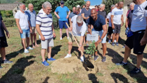 Ξεναγήθηκαν στην Αρχαία Δωδώνη οι παλαίμαχοι του Άγιαξ και φύτευσαν συμβολικά μία βελανιδιά